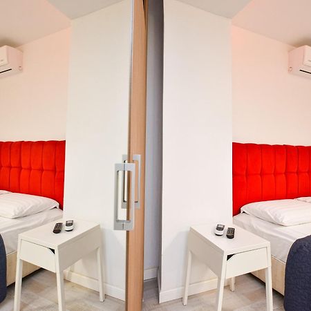 Dracula Adventure Tours Accommodation บูคาเรสต์ ภายนอก รูปภาพ