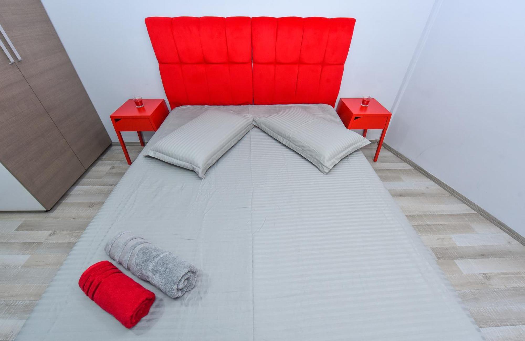 Dracula Adventure Tours Accommodation บูคาเรสต์ ภายนอก รูปภาพ