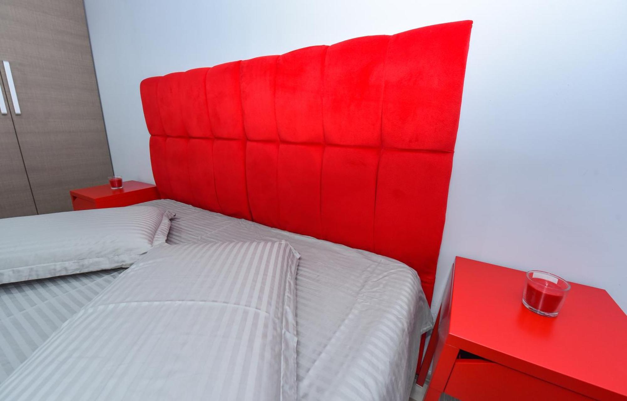 Dracula Adventure Tours Accommodation บูคาเรสต์ ภายนอก รูปภาพ