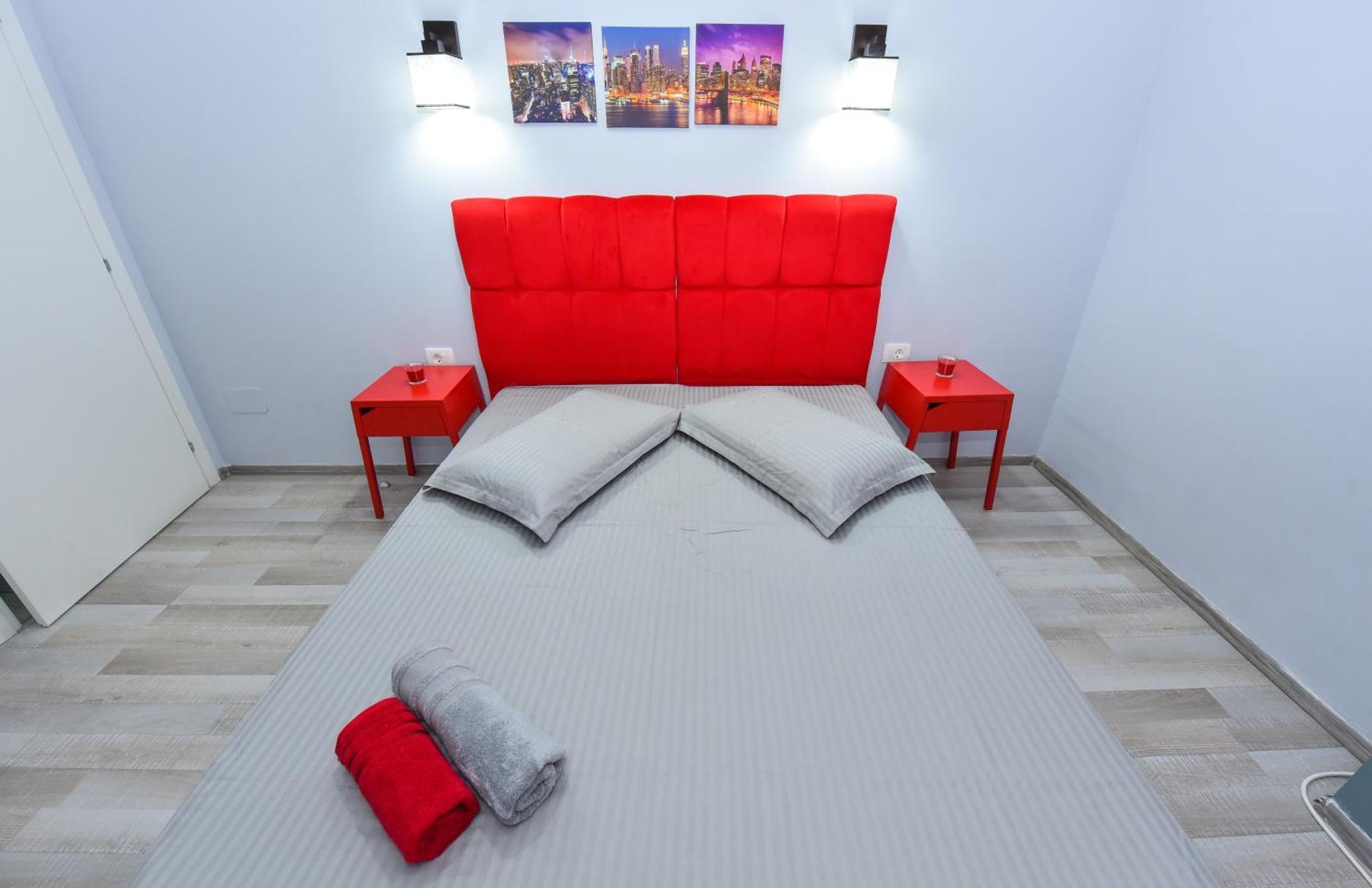 Dracula Adventure Tours Accommodation บูคาเรสต์ ภายนอก รูปภาพ