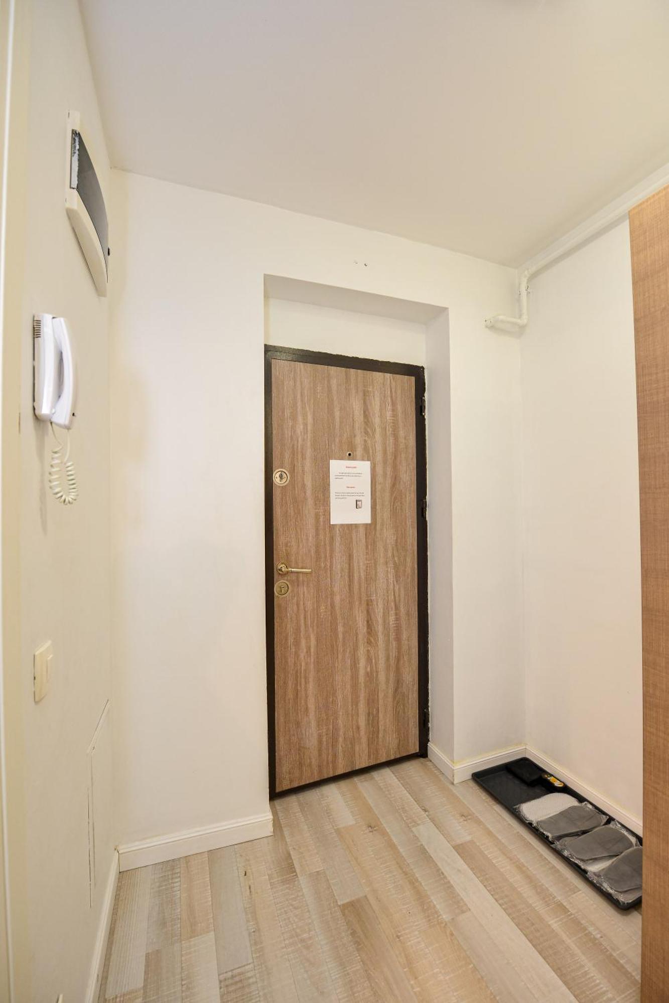 Dracula Adventure Tours Accommodation บูคาเรสต์ ภายนอก รูปภาพ