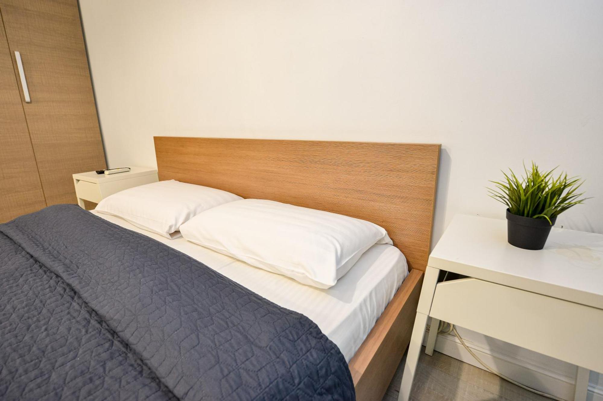 Dracula Adventure Tours Accommodation บูคาเรสต์ ภายนอก รูปภาพ