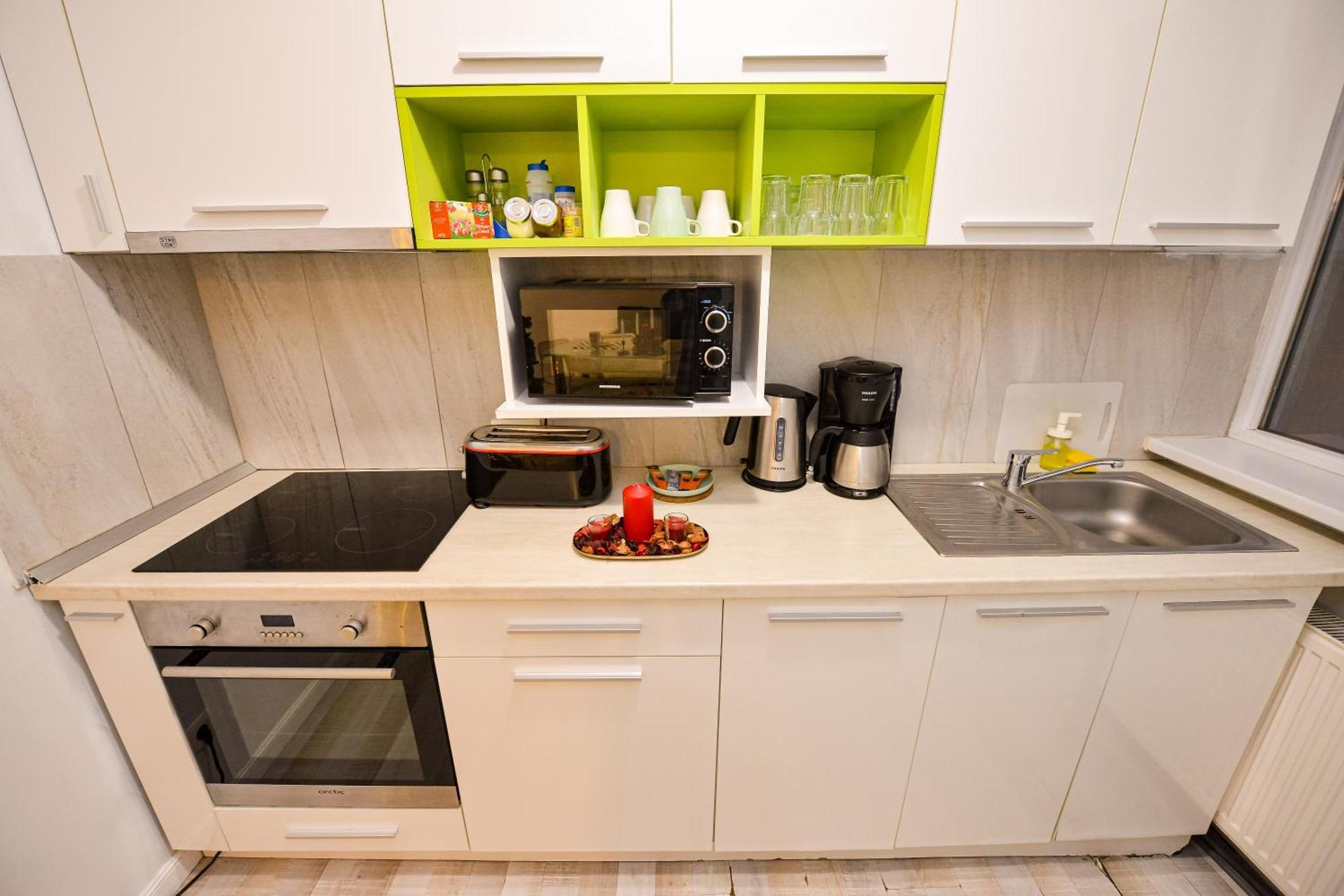 Dracula Adventure Tours Accommodation บูคาเรสต์ ภายนอก รูปภาพ