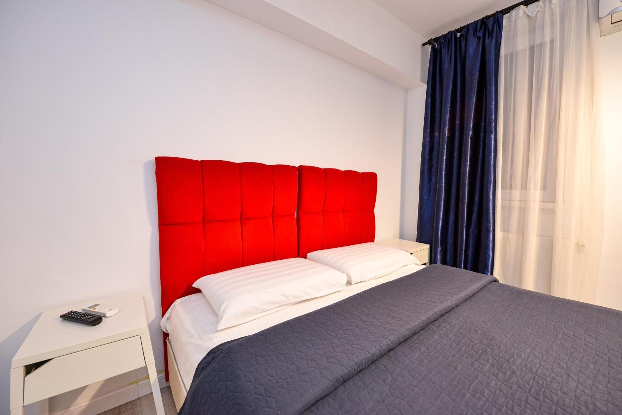 Dracula Adventure Tours Accommodation บูคาเรสต์ ภายนอก รูปภาพ