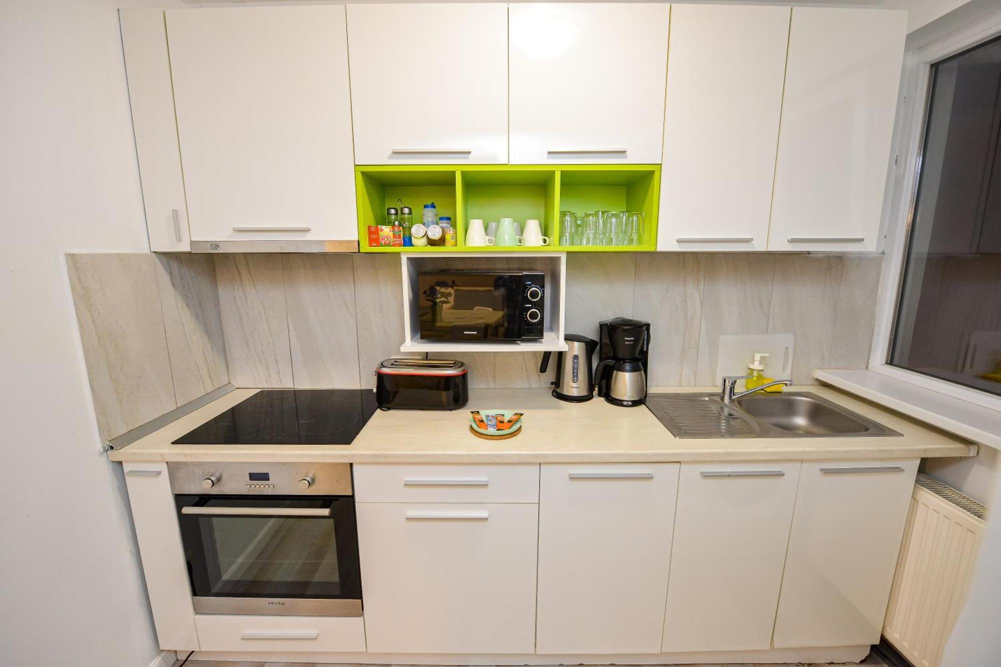 Dracula Adventure Tours Accommodation บูคาเรสต์ ภายนอก รูปภาพ