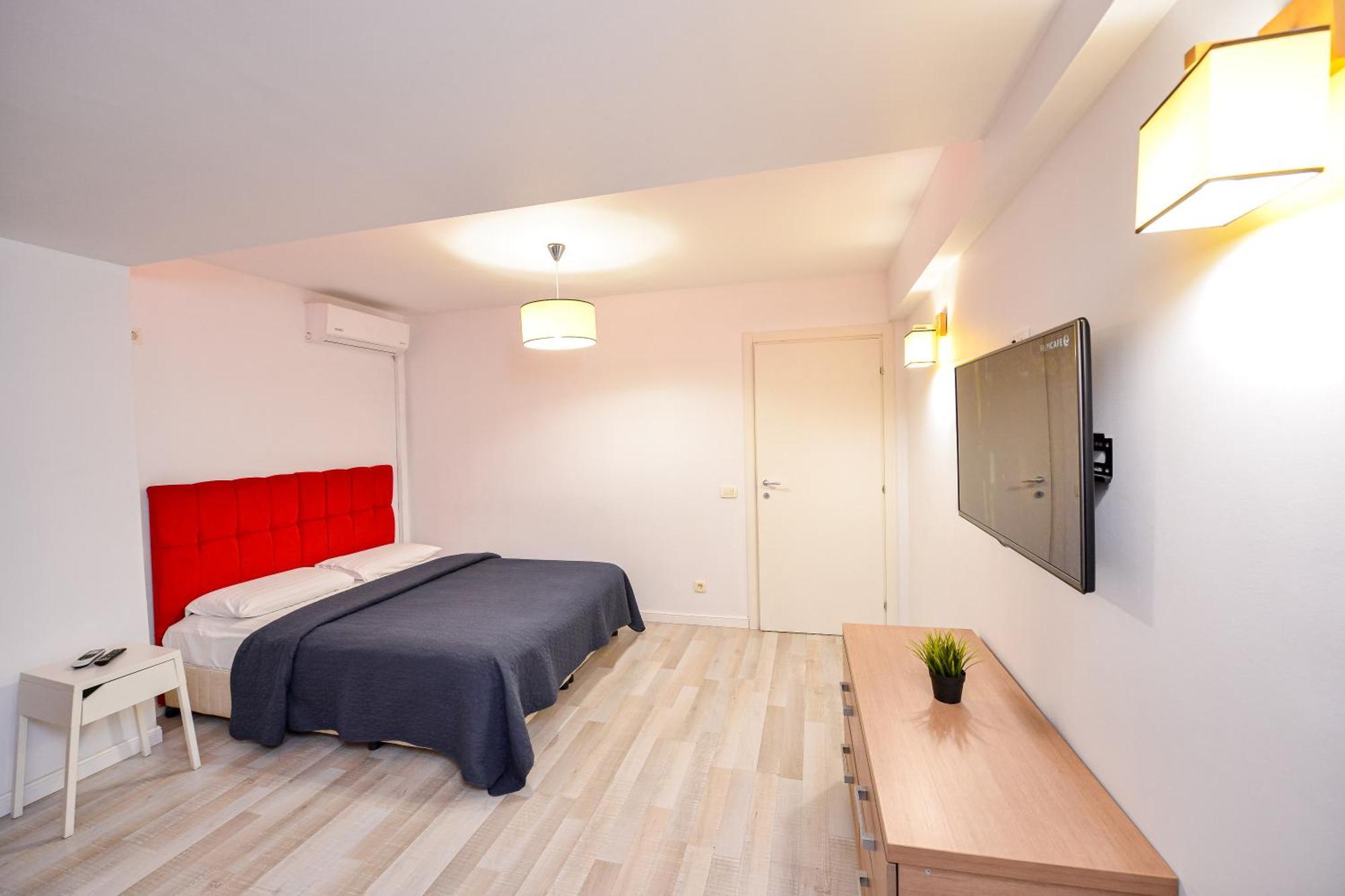 Dracula Adventure Tours Accommodation บูคาเรสต์ ภายนอก รูปภาพ