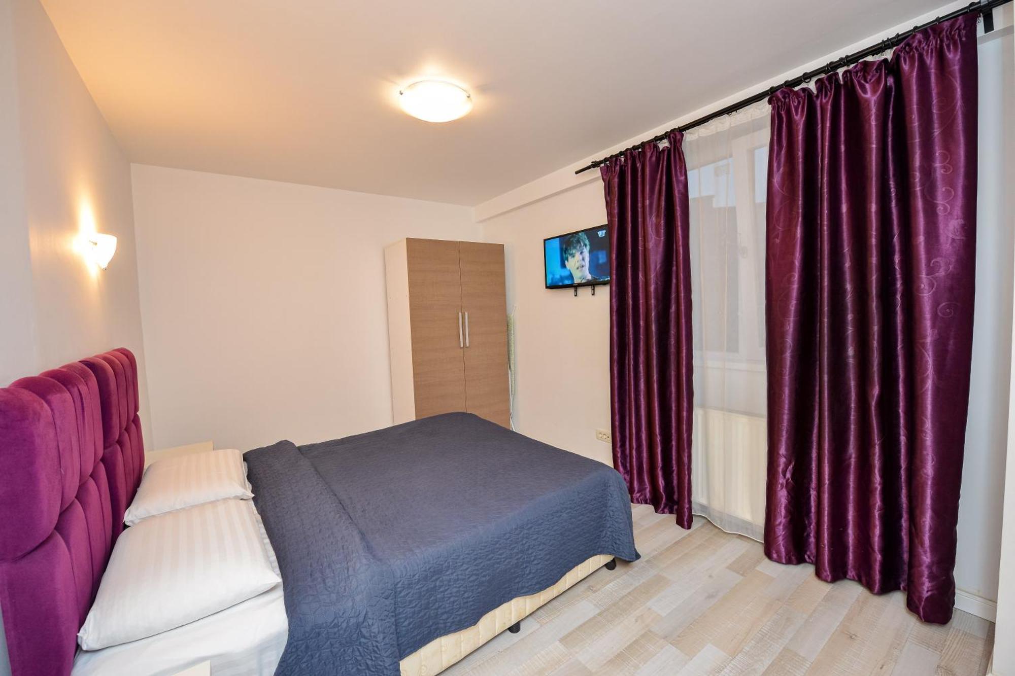 Dracula Adventure Tours Accommodation บูคาเรสต์ ภายนอก รูปภาพ