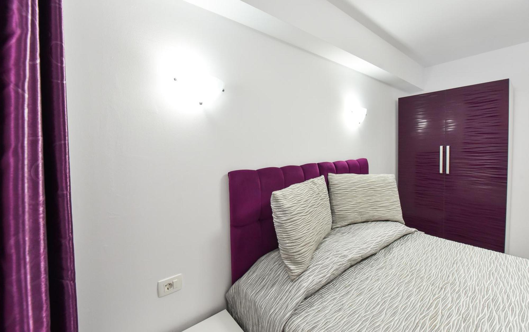 Dracula Adventure Tours Accommodation บูคาเรสต์ ภายนอก รูปภาพ