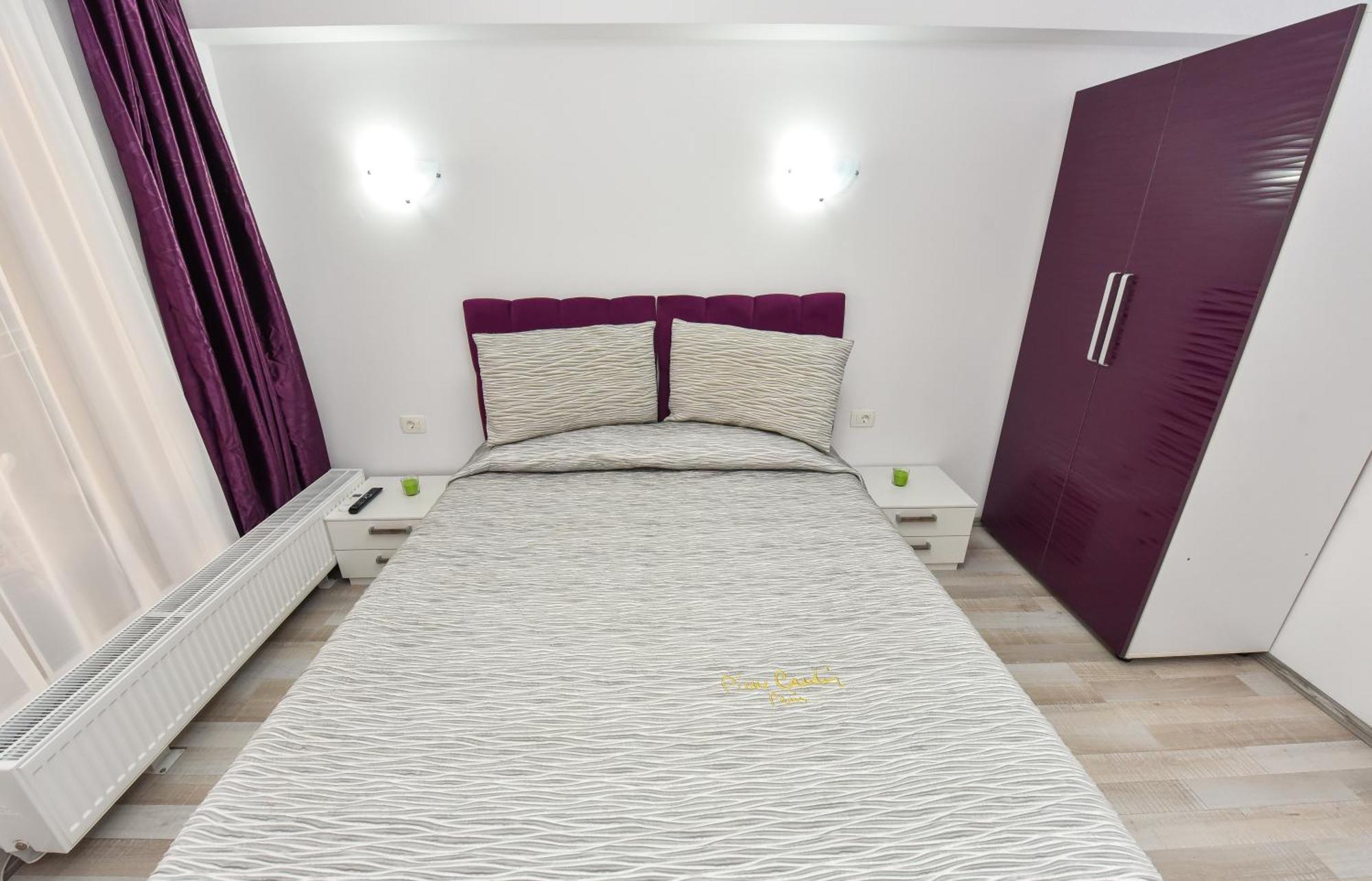 Dracula Adventure Tours Accommodation บูคาเรสต์ ภายนอก รูปภาพ