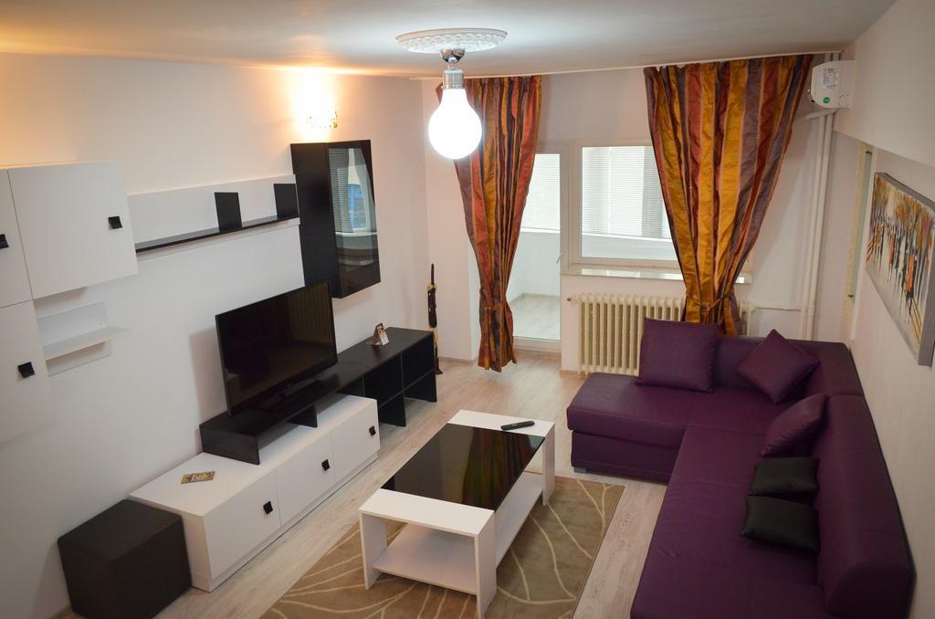 Dracula Adventure Tours Accommodation บูคาเรสต์ ภายนอก รูปภาพ