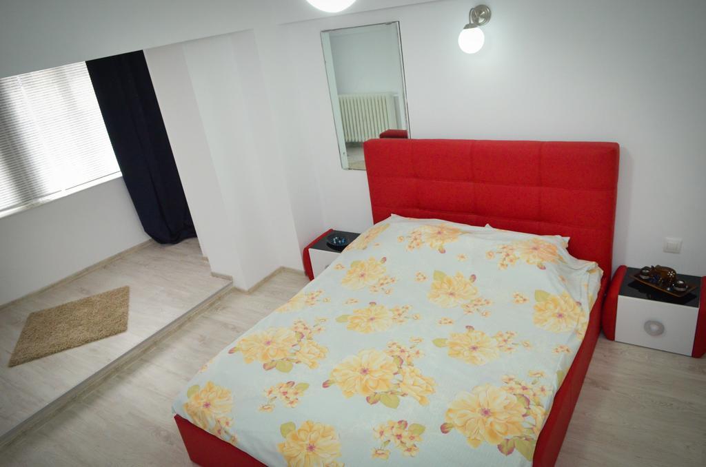 Dracula Adventure Tours Accommodation บูคาเรสต์ ภายนอก รูปภาพ